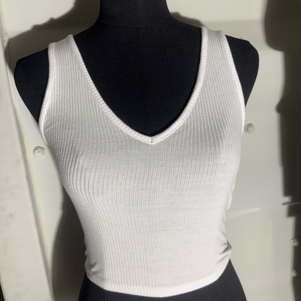 Bozzolo White Ribbed V-Neck Tank Top